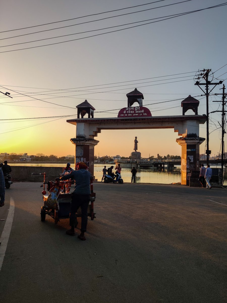 hoomantic's tweet photo. Shaam ka safar...

#Ranchi #sunset https://t.co/WC1Ac9Uij6