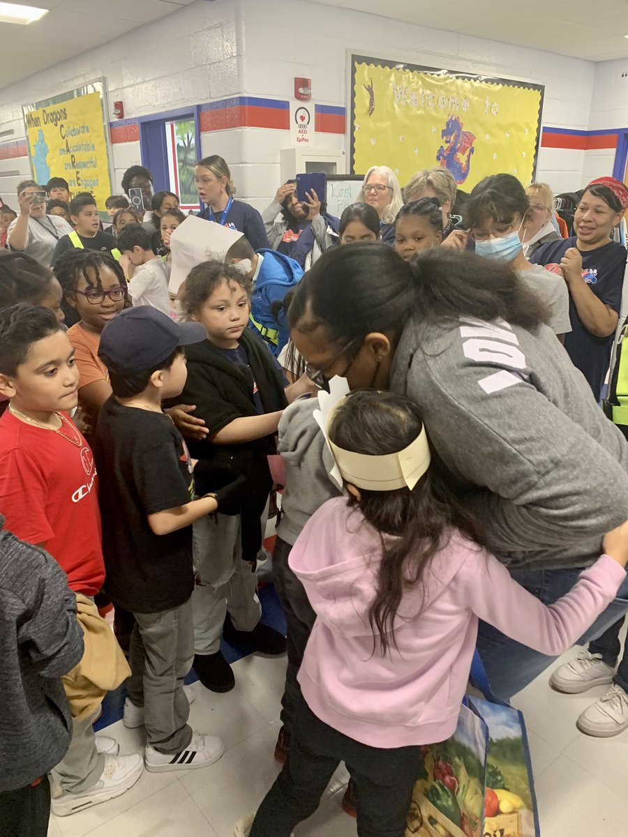 mcubb's tweet photo. This is what love looks like. ❤️We are going to miss this special lady. @SmithCD1207 Good luck on your next adventure. ☺️🫶🏻@DumfriesES https://t.co/gdwd8d8yx1