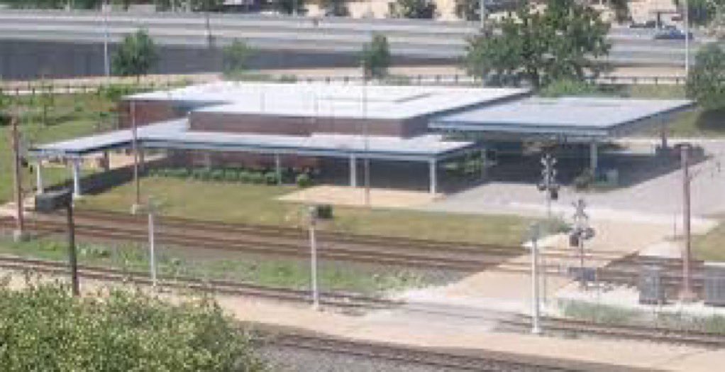 chrisronayne's tweet photo. The Rail Station Burnham planned for #CLE @ the terminus of the Malls / What #CLE got

What Burnham planned in DC for Union Station / What DC got @ Union Station

Time for an Amtrak station and schedule upgrade in #CLE 
The time is now. 🚆 https://t.co/Zj1SyGUL4K