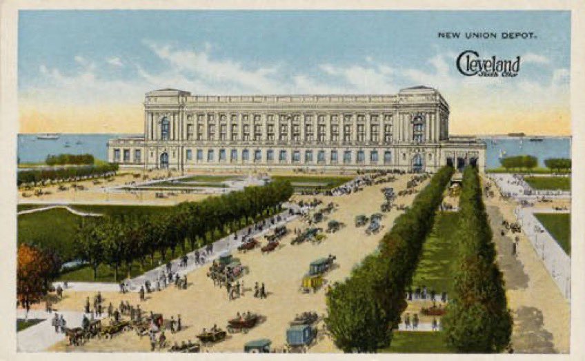 chrisronayne's tweet photo. The Rail Station Burnham planned for #CLE @ the terminus of the Malls / What #CLE got

What Burnham planned in DC for Union Station / What DC got @ Union Station

Time for an Amtrak station and schedule upgrade in #CLE 
The time is now. 🚆 https://t.co/Zj1SyGUL4K