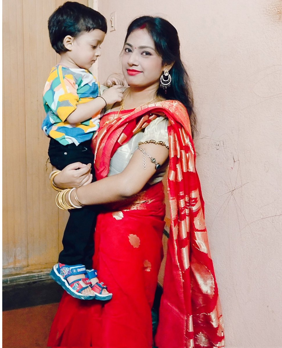 RaiDutt58778843's tweet image. Here's my in RED Saree  team 
@LifeAtHGS

#ValentinesDay 
#TeamHGS #LifeAtHGS #HGSYourValentine #HGSIndia #India
JOIN
@Gayathrimohan_ 
@ujjawalkumar26 
@coolkishore59 
@NiharikaMajumd4 
@Deepak62032235 
@Deepaadhan3 
@coolkishore59 
@vinodsapra86
