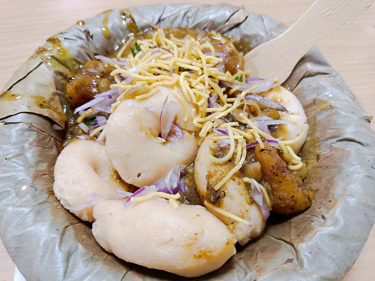 drkhuntia21's tweet photo. Had this delicious #DahiBaraAloodam in my Alma mater campus #SCBCuttack after ages, 25yrs to be precise & icing on the cake is, having it with your three decade old college buddies👌👌❤️❤️ https://t.co/5pYi5HPVV5