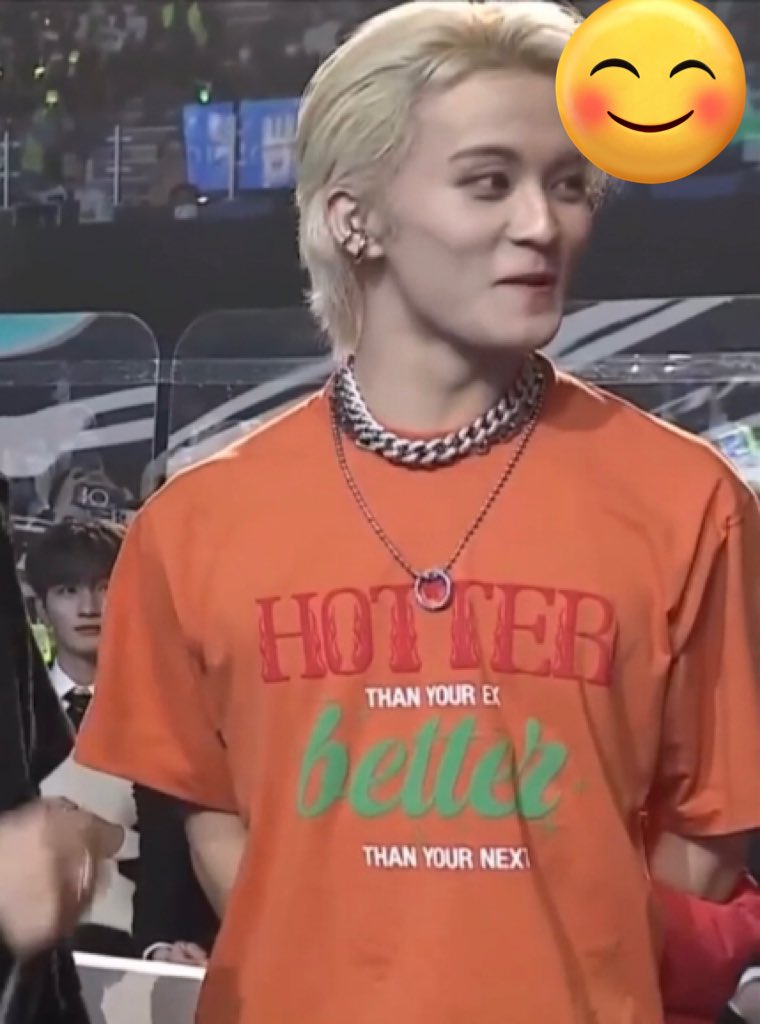 nctzenbase's tweet photo. "hotter than your ex, better than your next"
waduhh iya pak siap 😭 🫶 

cr: LMKLOOK
 https://t.co/d9NDRBHOGN