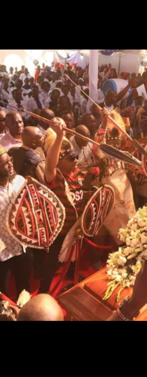 Honcalebamisi's tweet photo. This is how big men are buried. As you live YOLO, how will your epitaph be written,? how will your burial be like and how shall you be remembered? Make something for humanity in your own little ways.
#magoha
#RailaOdinga
#luo
#orengo
#uhuru
#zakayo https://t.co/jsD38dIQcq