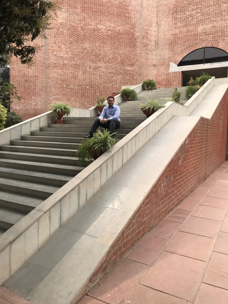nailawadi's tweet photo. 4 years ago on the iconic and instantly recognisable steps of @IIMAhmedabad that created countless CEOs, writers, management gurus and even been the backdrop of a #Bollywood blockbuster! Demanding sleepless nights but amazing learning opportunity #seniorleadersprogramme #slp2019 https://t.co/vicpmUChGV