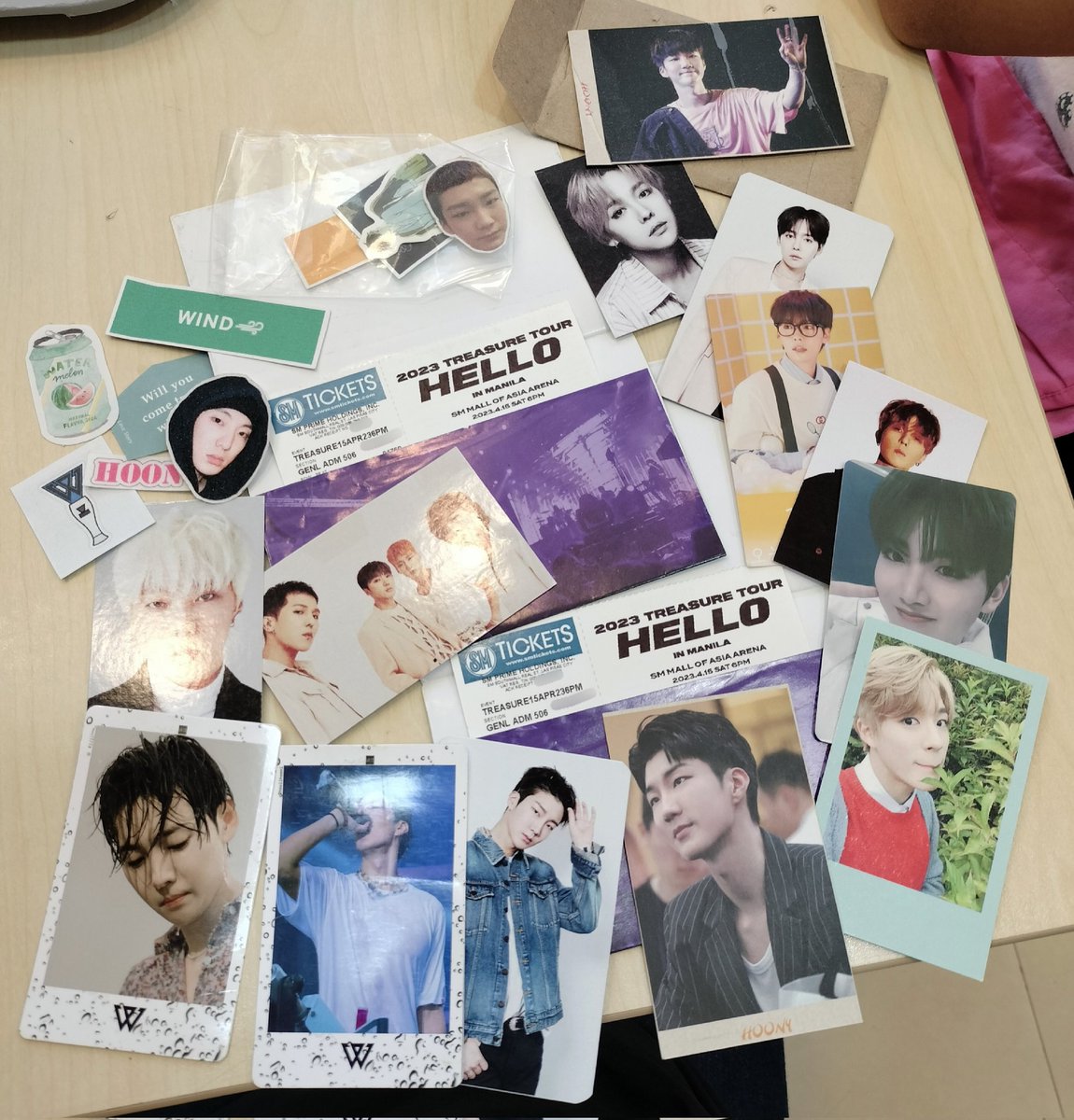 piscesjihoon's tweet photo. DAY 2 SECURED !!! NOT DESIRED SEAT PERO AARTE PA BA AKO ??? ANG HIRAAAP HUMAGILAP NG GA TIX ๐ญ THANK YOU SO MUCH @bboochancart at sa friend mo po na nakipagmeet-up sa friend ko ๐ฅบ My karapatan na po kaming maexciteee ni @xix_fungurl kasi deserve namin to so much! #mariamingthanks https://t.co/2sJF1jASM7