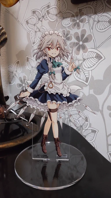 以前の東方アトレコラボで描いた咲夜さんのグッズの見本を頂きました!大きめサイズなのですごく存在感があって、そこにいる感がありますね 