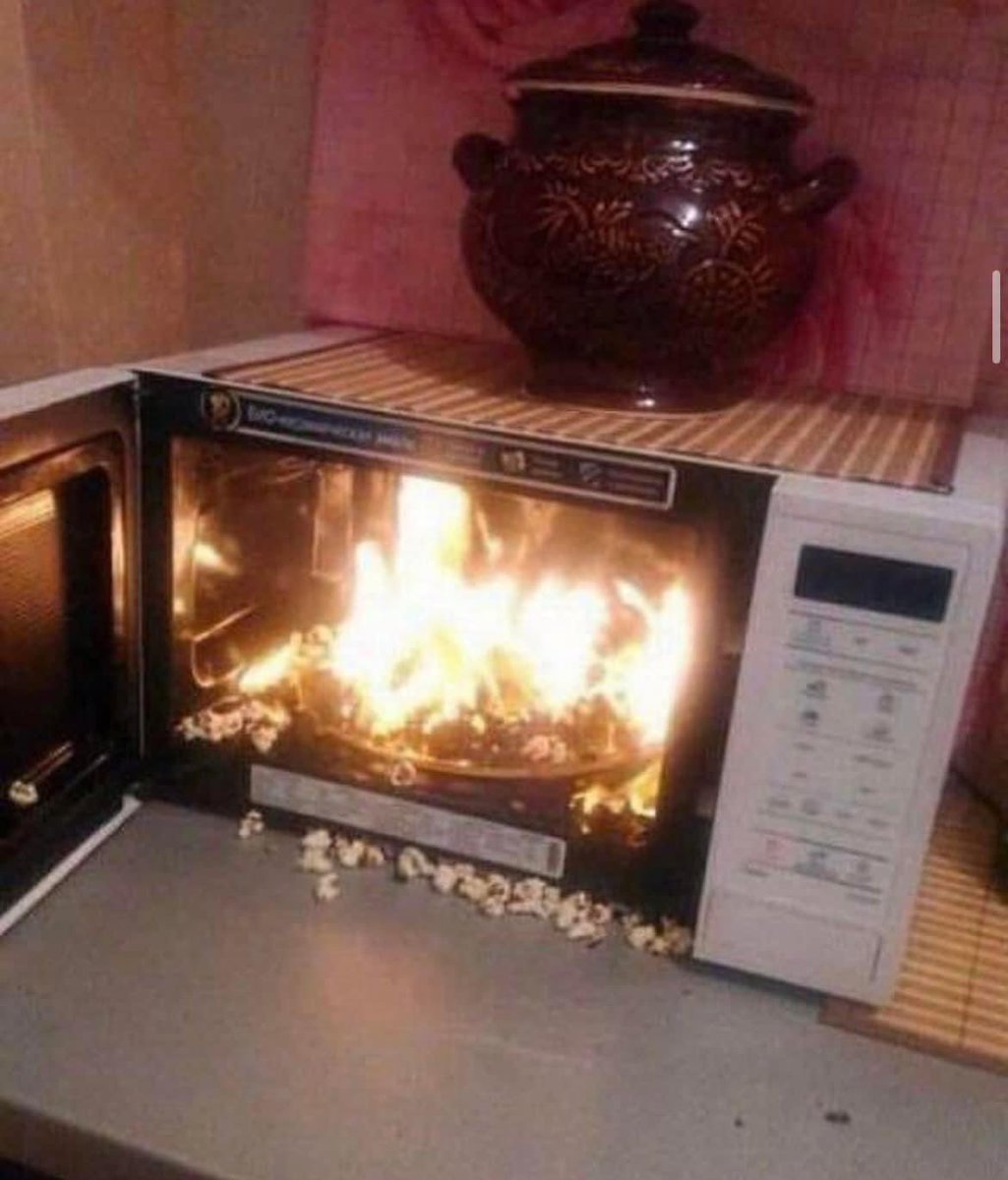 NorfolkCoFire's tweet photo. If you have a fire in the microwave oven, turn off the oven immediately and unplug the power cord if safe to do so. Do not open the door of the microwave, leave the door closed and let the fire suffocate! https://t.co/dUgXD8zXng