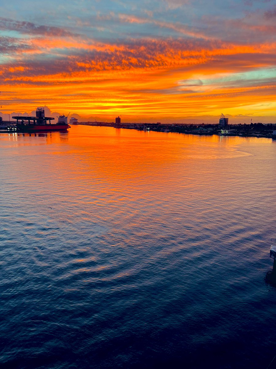 Audrey02Jones's tweet photo. Just arrived back from a 7 day cruise to Port Canaveral. #snapthesun https://t.co/Zww7ZllV2M