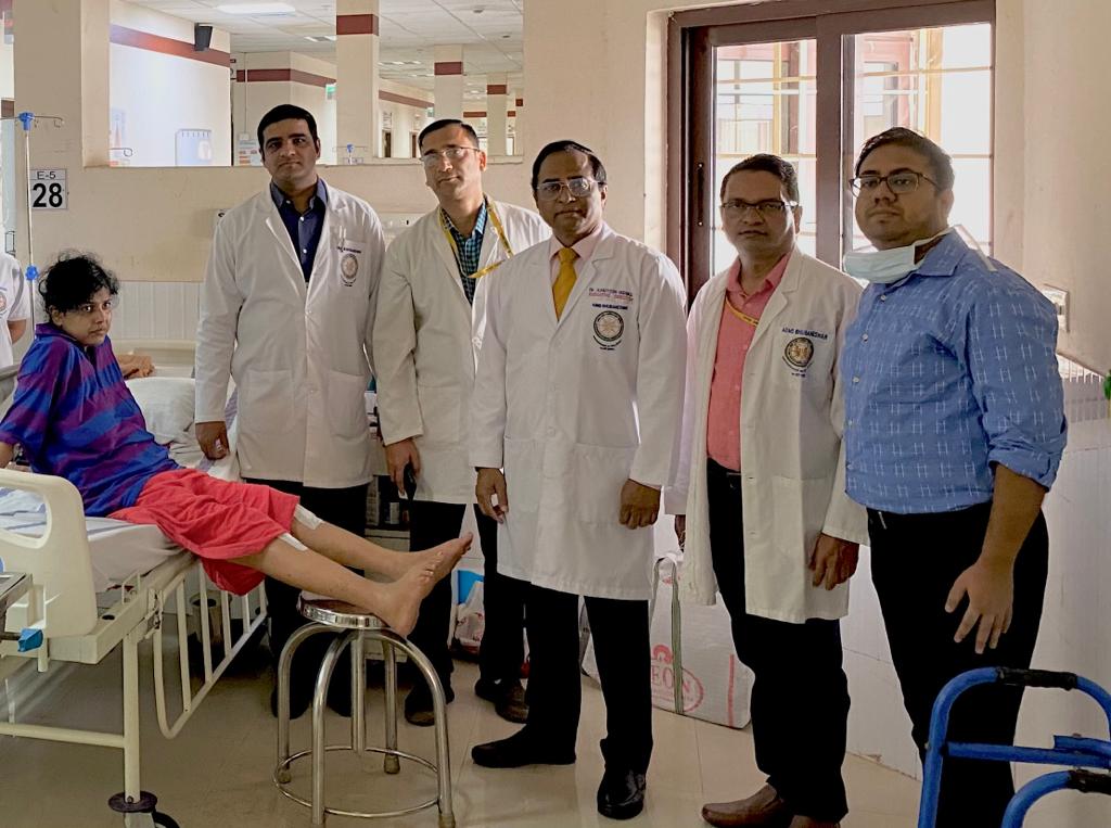 AIIMSBhubaneswr's tweet photo. @AIIMSBhubaneswr conducts successful Quadruple Joint Replacement Surgery in a crippled patient.
First of its kind in Odisha,Second Case reported Globally
Executive Director Dr. Ashutosh Biswas congratulated the team for the surgery.
@MoHFW_INDIA @mansukhmandviya @DrBharatippawar https://t.co/2zgtcTTGvA