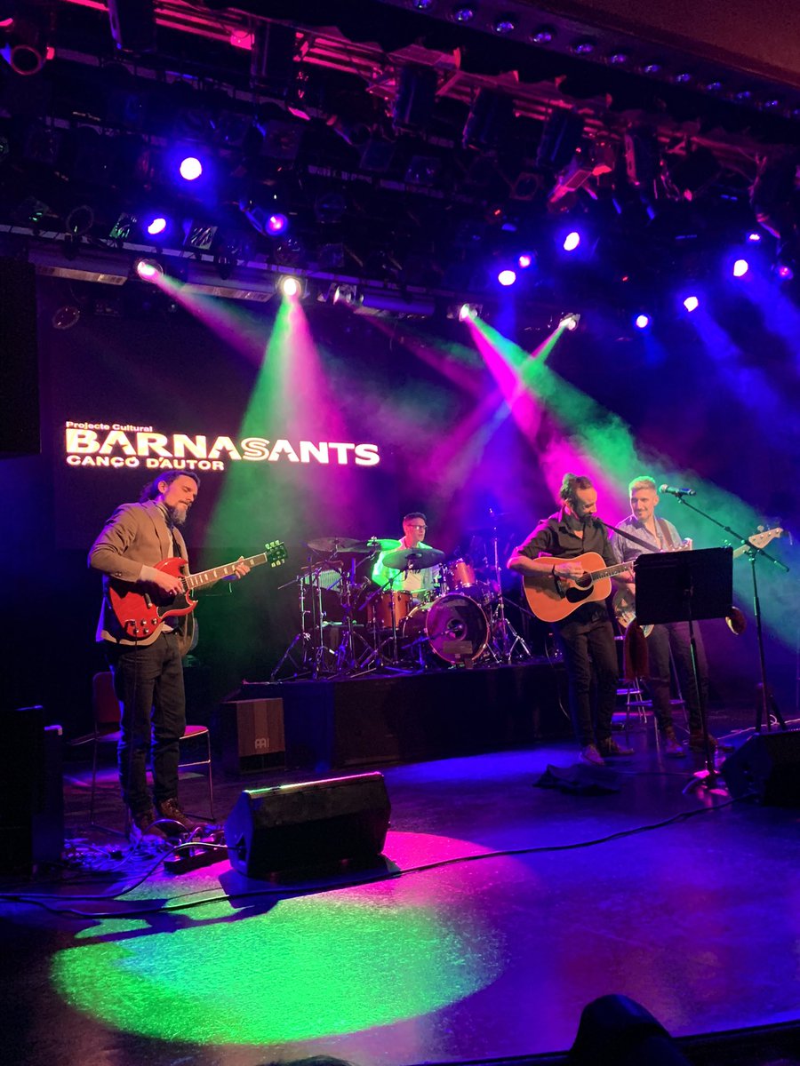 romi_bcn's tweet photo. Superconcert de @lucasmasciano a @LuzdeGasClub dins el festival @barnasants 
Si no l’heu escoltat mai , a què espereu? Les seves lletres són poemes. 
#musicanddfriends
#amigues 
#grannit
#concert
#musicaenviu
#cantautor
@rubenmartvald https://t.co/c26oXH5Jmm