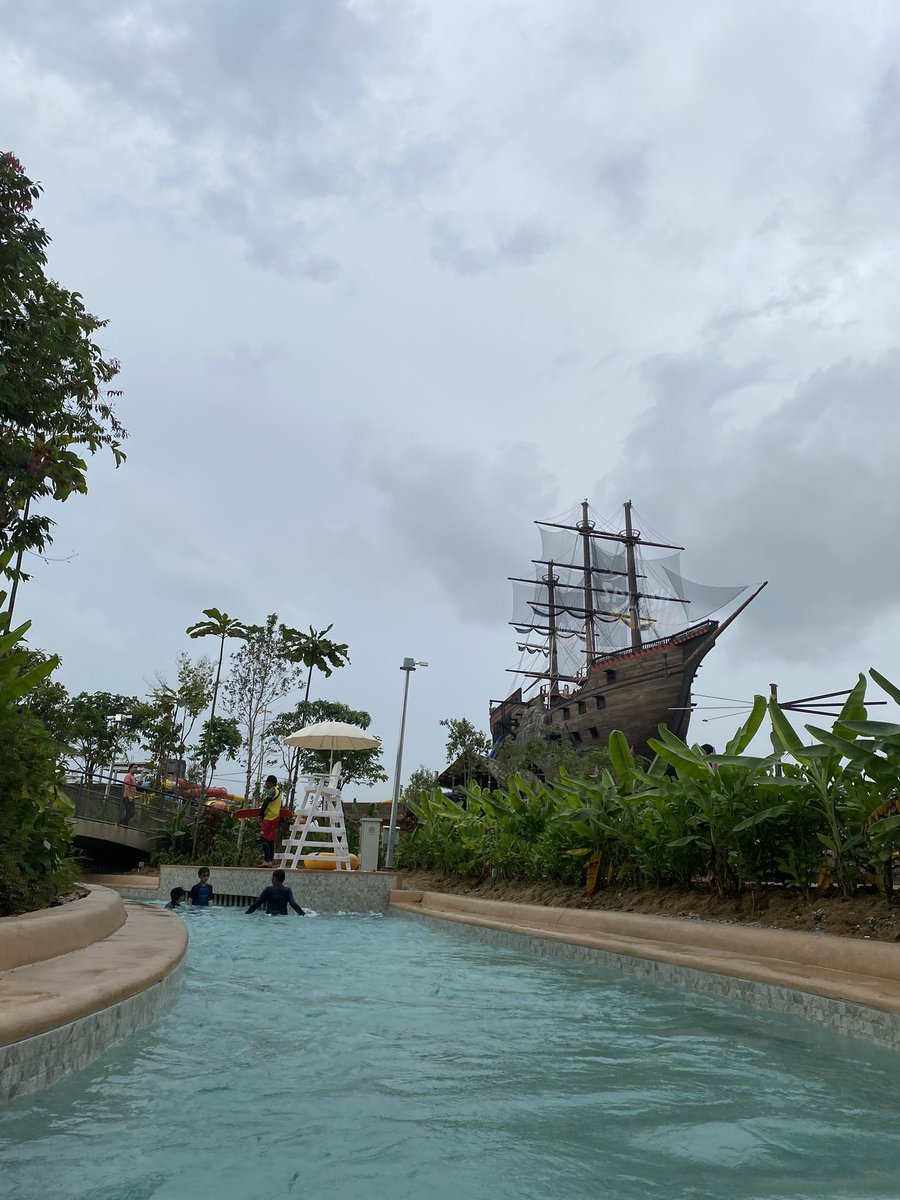 I went to Gamuda’s new water theme park as an early visitor so here’s a short thread on what to expect 😂😛

#wootwootjalanjalan