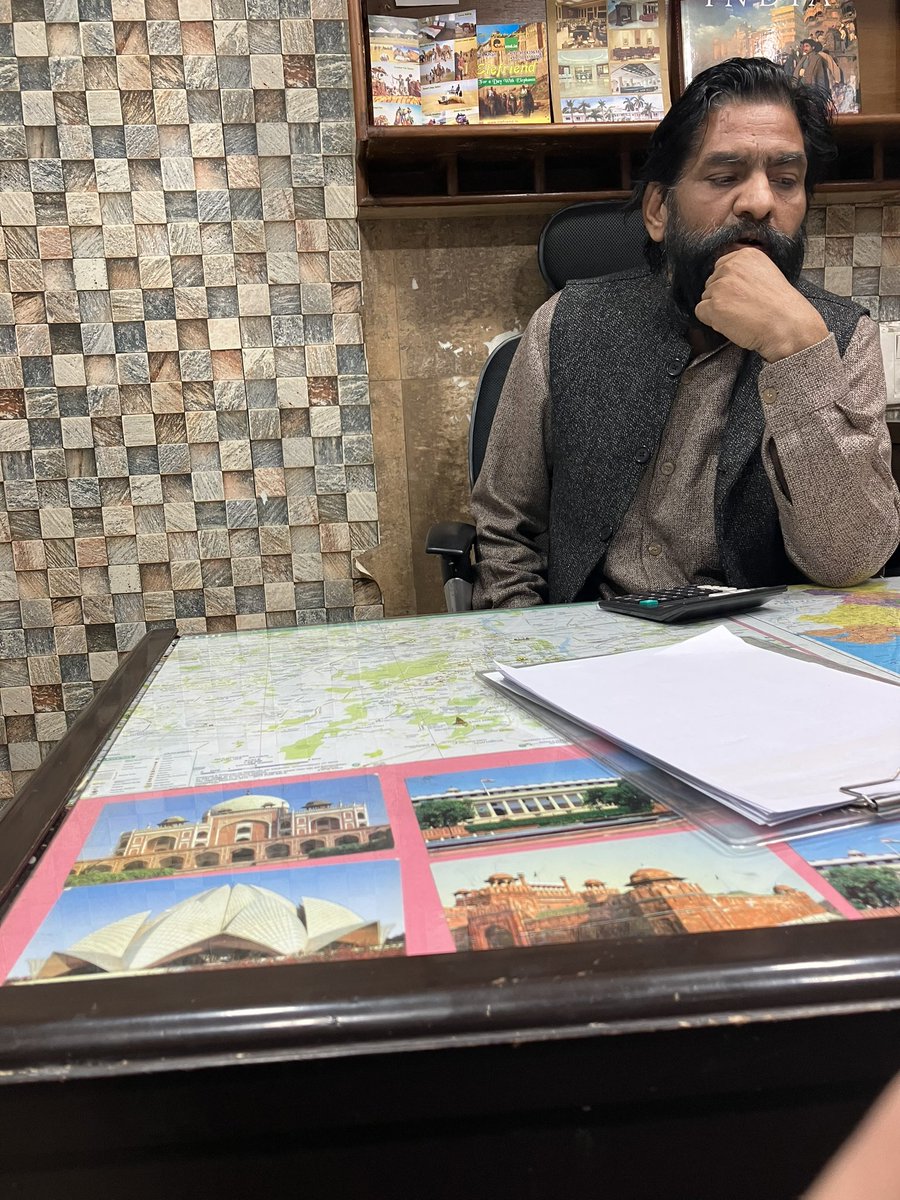 Indiafraud2302's tweet photo. その後色々あり、改めてツアーセンターに行きました。
例のツアーセンターはgooglemap でゴールマーケット52と検索すると見つかります。オーナーと名乗る人の写真も撮りました。ただ本当か分かりません。 https://t.co/t0LeLeFmYc