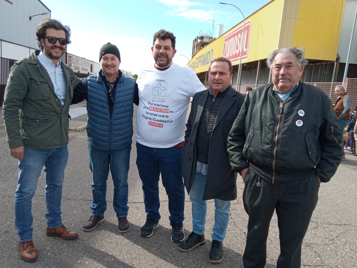 ccooand_FI's tweet photo. #EstaPasando cadena humana en Palma del Río, Zumosol 🍊
💪 En defensa de la industria en la industria en la Vega del Guadalquivir https://t.co/vhZuVNtzRi