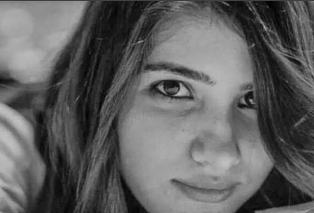 Kızım çok acı çekmiştir, keşke kurşunla öldürselerdi canı yanmazdı. " diyen bir annenin, "Toprak atmayın meleğime" diyen bir babanın feryadı... Özgecan Aslan seni asla unutmadık, unutmayacağız. 
#ÖzgecanAslan