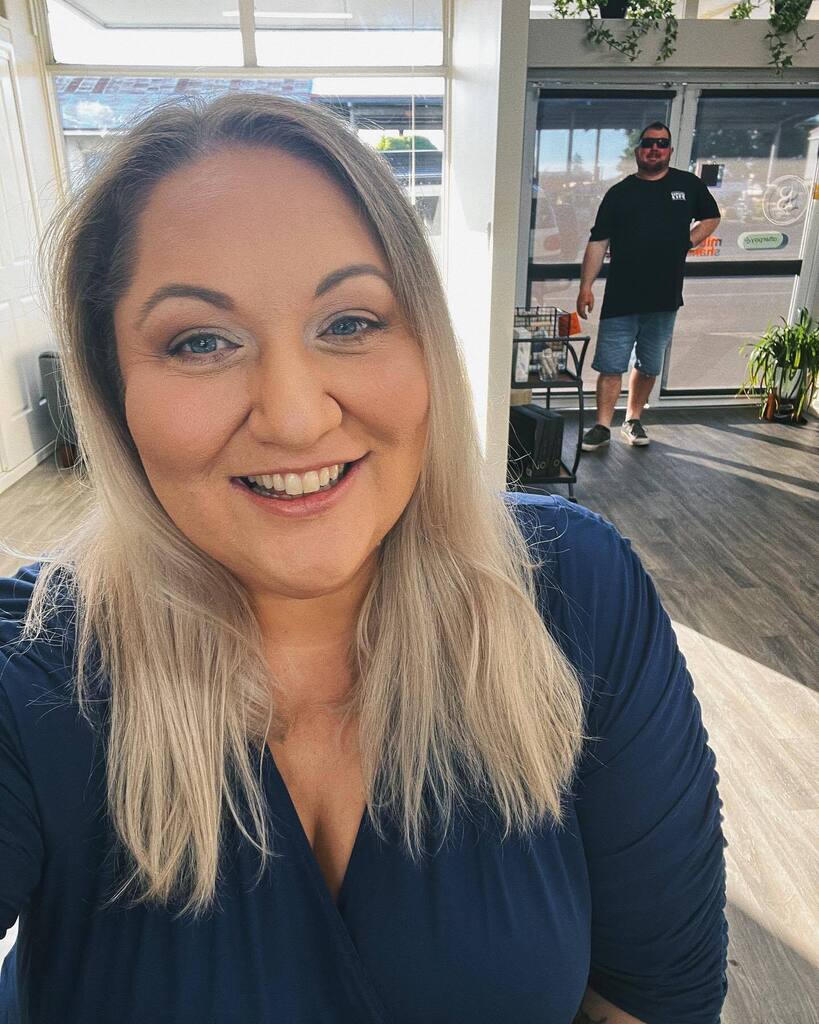 Family photos this afternoon for the first time in, well, decades. Well, photos that aren't taken on my iPhone triggered by my watch anyway. Haha.

And then, all of us went out for an impromptu dinner together which was the best. (Thanks, Mumma!). I was … instagr.am/p/CohWciIJ5Ko/