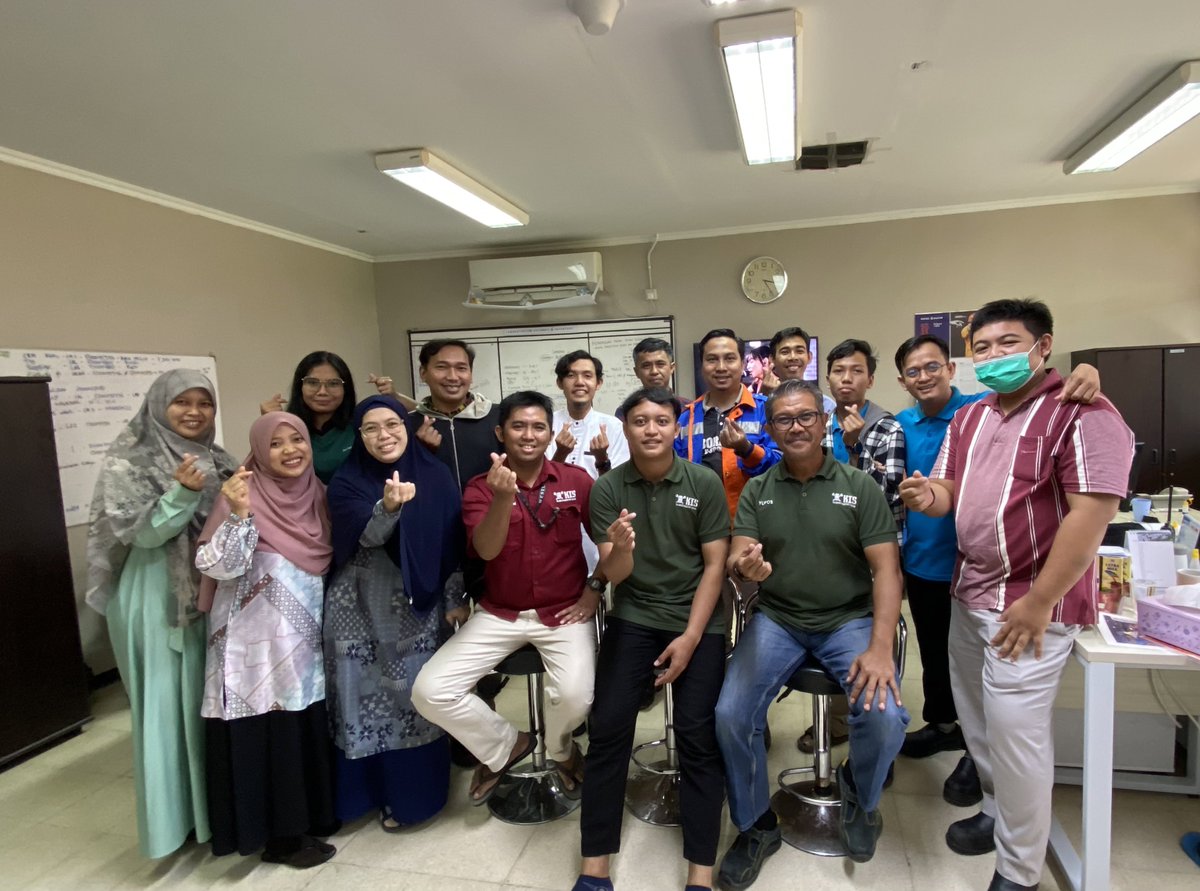dlmasay's tweet photo. time flies so fast,, sangat bersyukur bisa dateng ke keluarga besar ini dengan baik-baik pamitnya juga baik-baik dan udah 5 tahun banget disini bisa kenal sama orang-orang baik ini yg kebaikannya gabisa disebutin satu persatu #luvuall https://t.co/HUTIn9iFLD