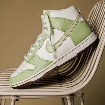 snkr_twitr's tweet photo. AD: Few sizes on Jimmyjazz
Nike Dunk High Retro 'Honeydew'

Shop -> https://t.co/yB5THxDpwT https://t.co/380hqJt7V9