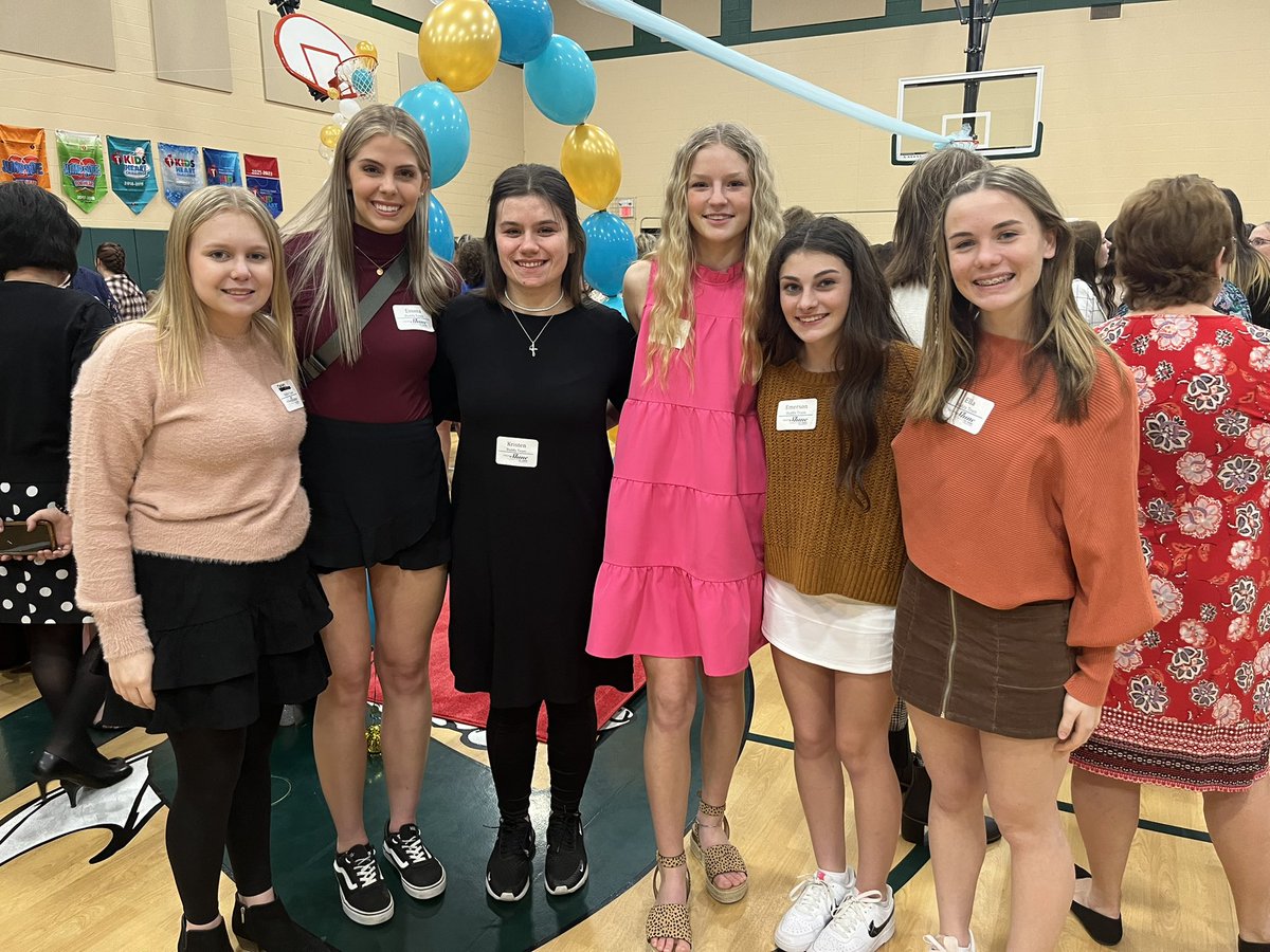 Jefferson_Stuco's tweet photo. These girls had an awesome time volunteering as buddies tonight 🤩 #NighttoShine  #TimTebowFoundation https://t.co/7gkmUyhwcP