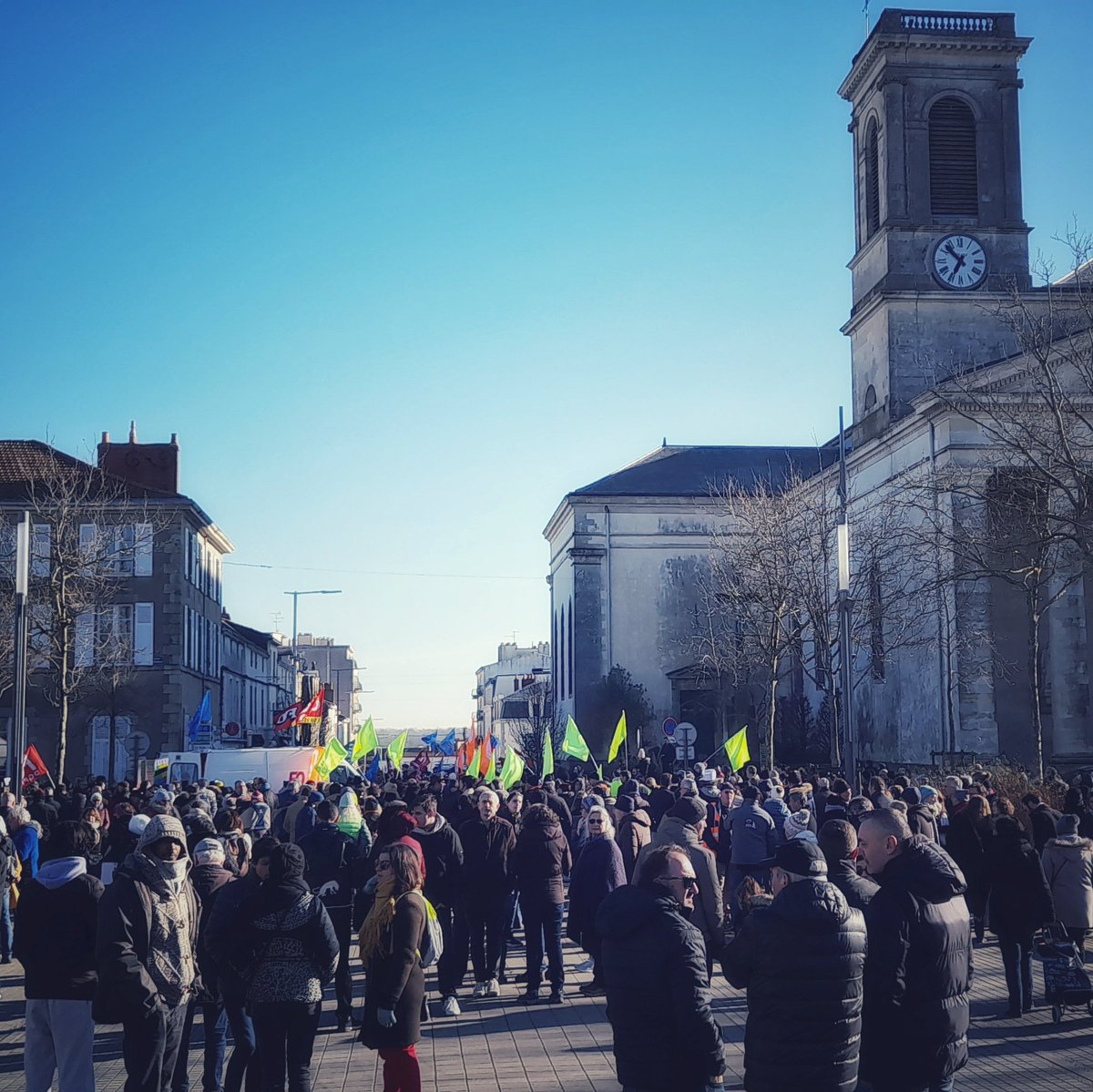 GillesBLB's tweet photo. #LaRochesurYon. Du monde pour dire non à la #ReformeDesRetraites. Beaucoup de monde. On reste mobilisés ! https://t.co/MjDdSwsgre