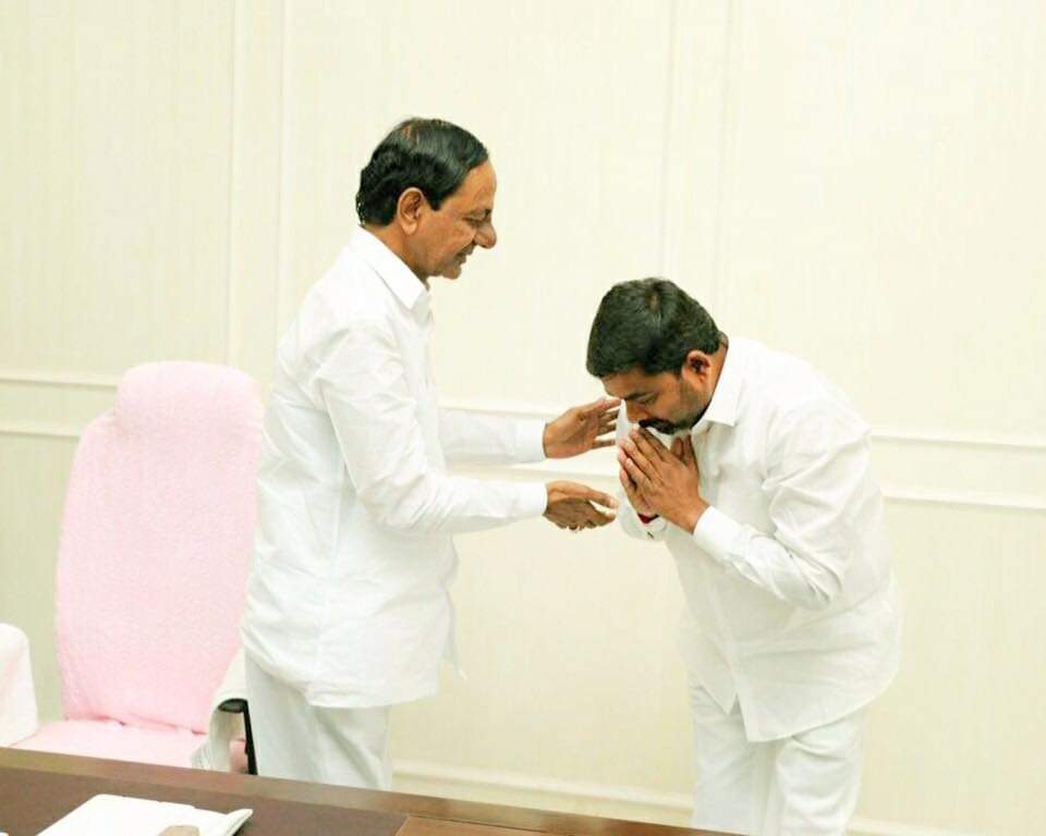 RajuShambipur's tweet photo. నాకు శాసనమండలిలో ప్రభుత్వ విప్ గా అవకాశం కల్పించిన ముఖ్యమంత్రివర్యులు శ్రీ కేసీఆర్ సార్ గారికి మంత్రివర్యులు శ్రీ కేటీ రామారావు అన్న గారికి హృదయపూర్వక ధన్యవాదాలు. https://t.co/Hpsm1fNmwA