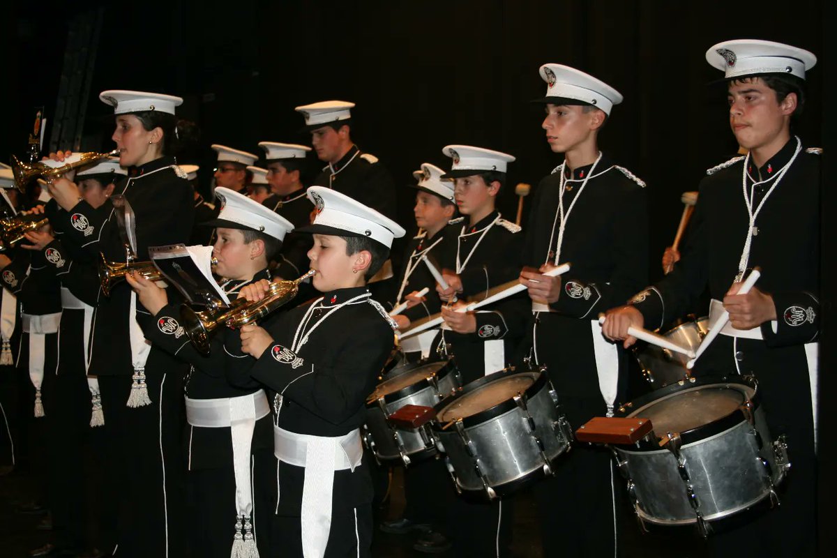 Nos trasladamos al año 2008, año de nuestro V Aniversario y estreno de la nueva uniformidad.

#XXANIVERSARIO

#SUENADOLORES