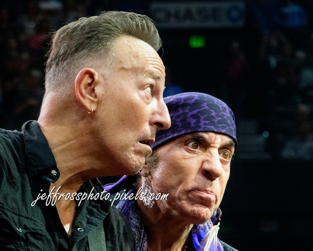 #Stevie got WHAT?!?!?!

Get well soon, @StevieVanZandt 
a @springsteen tour isn't the same without you.

#covidsucks