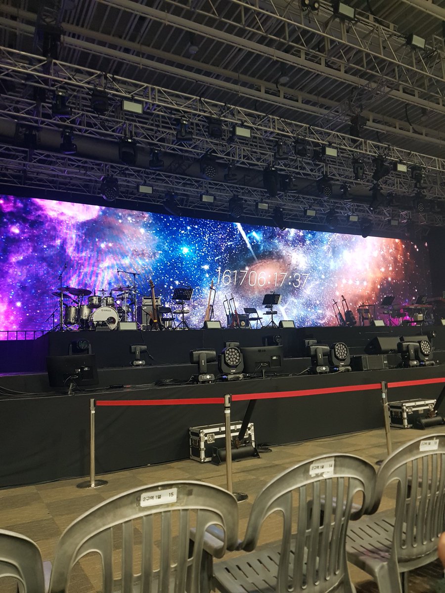 즐거운 시간이었습니다☺️ 부산콘 때 울면 안 되는데...
아무리 생각해봐도 저  저번 연말콘 이후로 감수성 풍부해진 것 같아요