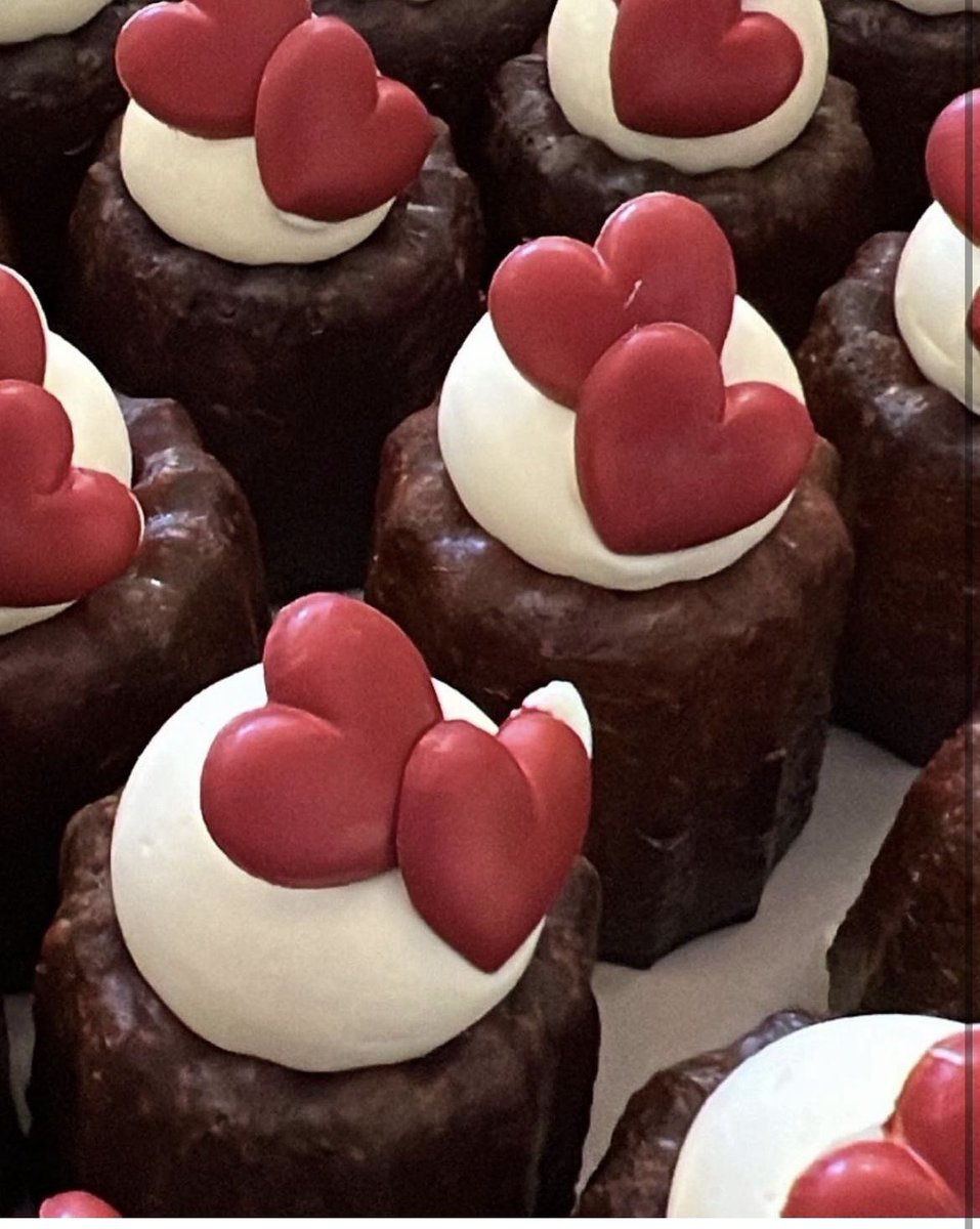 Sweet (strawberry coulis filled) love at @gladwellslondon…