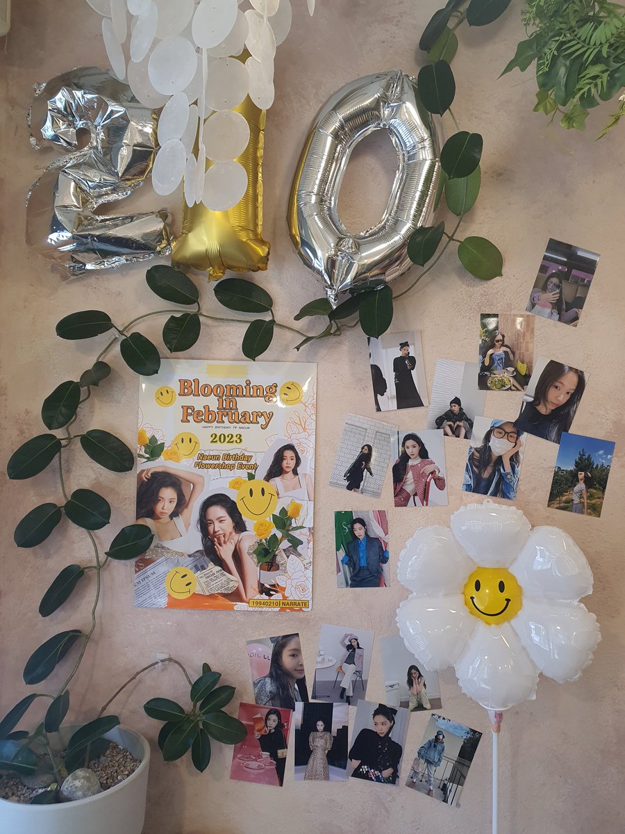 419JEJ818's tweet photo. @Happynaeunday 
#Happy_Naeun_Day 
#Blooming_in_February 

생일카페는 많이 가봤지만 생일꽃집은 또 처음이라😮
특전도 예쁘고 꽃도 넘 예뻤어요! 감사합니다! https://t.co/7g9Z50C0EN