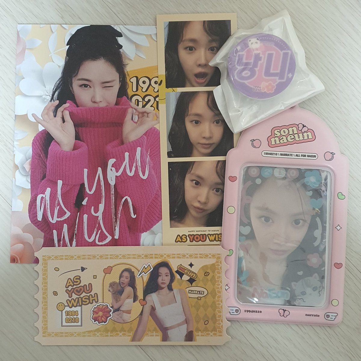 419JEJ818's tweet photo. @Happynaeunday 
#Happy_Naeun_Day 
#Blooming_in_February 

생일카페는 많이 가봤지만 생일꽃집은 또 처음이라😮
특전도 예쁘고 꽃도 넘 예뻤어요! 감사합니다! https://t.co/7g9Z50C0EN