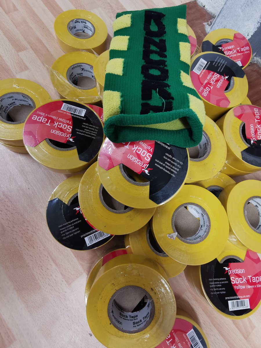 Joshpeterchrist's tweet photo. Kit man vibes another big game for the mighty @RuncornLinnets today up the corn 💛💚

#kitman #cutsocks #NonLeague https://t.co/MpLbvQsFTW