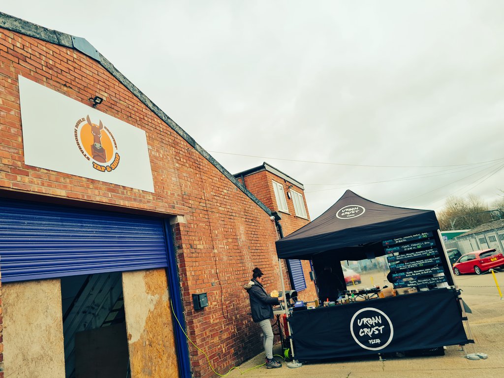 StubbornMuleBru's tweet image. 👀 Looks like a fine @stubbornmulebru &amp;amp; @Urban_Crust combo 👉 We're at it 1pm til 8pm today 👌🍻🍕 #craftbeer #timperley #altrincham #saletown #manchester #cheshire #beerpics #microbrewery #tapday #walking #cycling #dogswelcome 🍻🍻🍻🍻