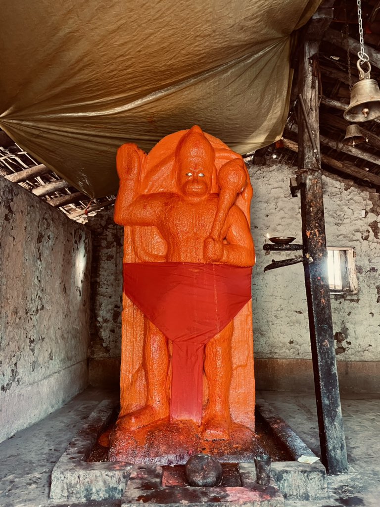 nayan_dwivedi's tweet photo. Here’s an ancient #Hindu temple standing right in the middle of a tribal dominated area, bursting the myths & propaganda that tribals are a separate community & doesn’t believe in Sanatan Dharma.
#tribal #adivasi #molgi #maharashtra https://t.co/4T8CUSIvqJ