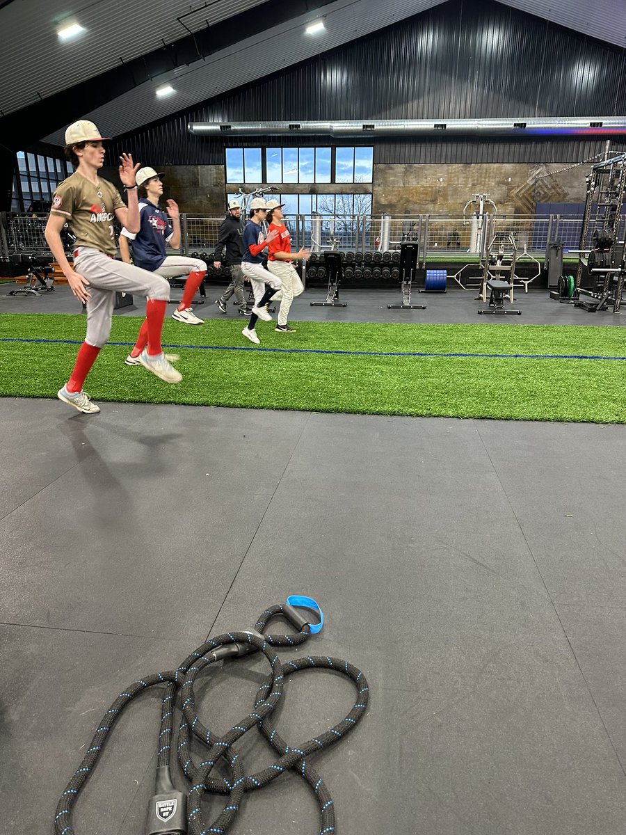 14U working to improve their movements!  <a href="/All_AmericanFH/">All American Field House</a> <a href="/TeamAllAm/">Dan Ninemire</a>
