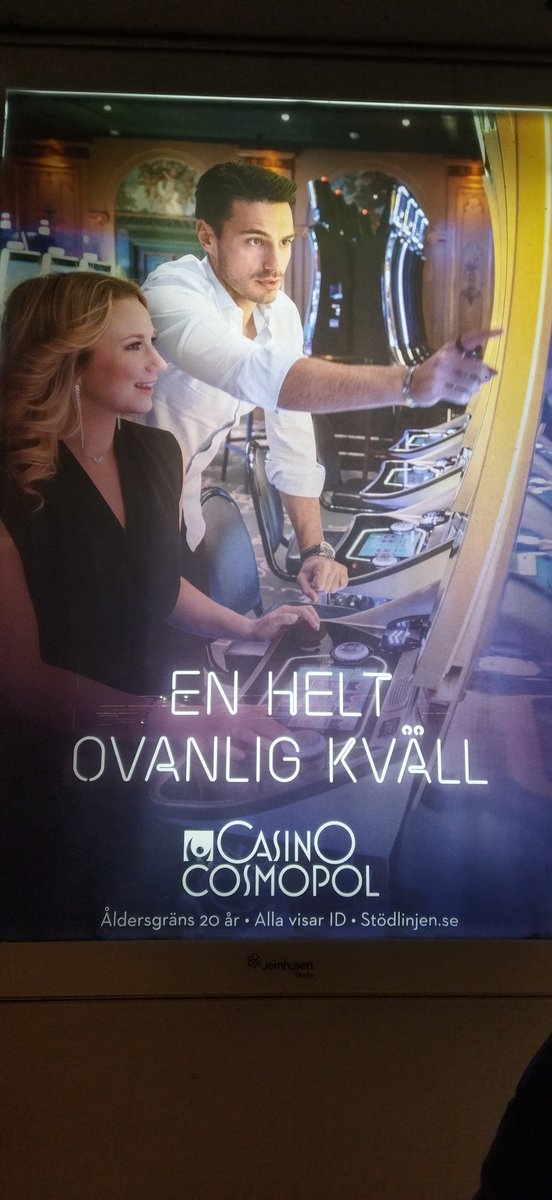 MrNanie's tweet photo. Je parle pas suédois mais je crois que "En helt ovanlig kväll" veut dire "J'adore qu'on mecsplique les choses simples" #mainsplaining https://t.co/31XbZDVZyU