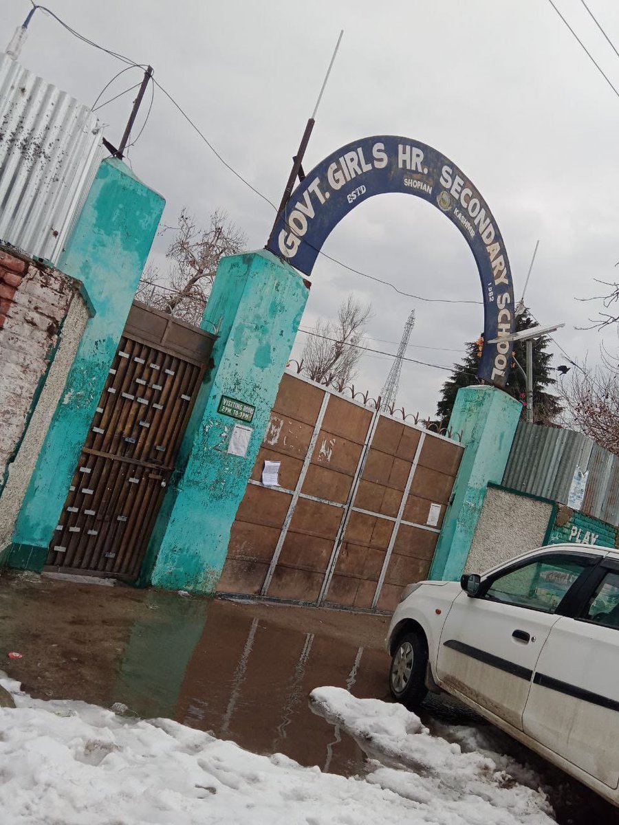meghaaaa05's tweet photo. @BhartiAjey @OfficeOfLGJandK @DivisionalComm1 @akshaylabroo @ImRavinderRaina @AshokKoul59 Dated: 10 February, 2023.
Yath kya karo? How can you guys not take this seriously. Leniency gayi tel lene, we want #relocation2jammu. https://t.co/q5xuwJOta2