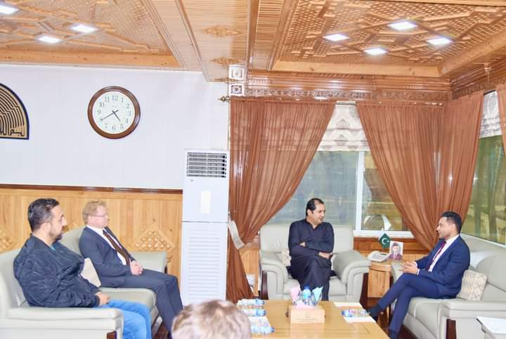 AbdulKhalidPTI's tweet photo. 10 فروری: وزیر اعلیٰ گلگت  بلتستان خالد خورشید سے نارویجین ہائیڈرو پاور کے نمائندہ وفد  کی ملاقات! 

اس موقع پر  گفتگو کرتے ہوئے وزیراعلی نے  کہا ہے کہ گرین انرجی اور متبادل توانائی کے منصوبوں میں سرمایہ کاروں کی بھرپور حوصلہ افزائی کی جائے گی، گلگت  بلتستان میں پاور سیکٹر میں https://t.co/FSNSRQUwJA
