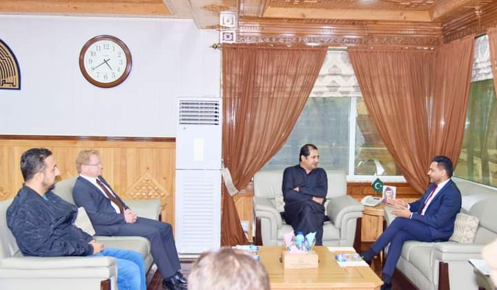 AbdulKhalidPTI's tweet photo. 10 فروری: وزیر اعلیٰ گلگت  بلتستان خالد خورشید سے نارویجین ہائیڈرو پاور کے نمائندہ وفد  کی ملاقات! 

اس موقع پر  گفتگو کرتے ہوئے وزیراعلی نے  کہا ہے کہ گرین انرجی اور متبادل توانائی کے منصوبوں میں سرمایہ کاروں کی بھرپور حوصلہ افزائی کی جائے گی، گلگت  بلتستان میں پاور سیکٹر میں https://t.co/FSNSRQUwJA