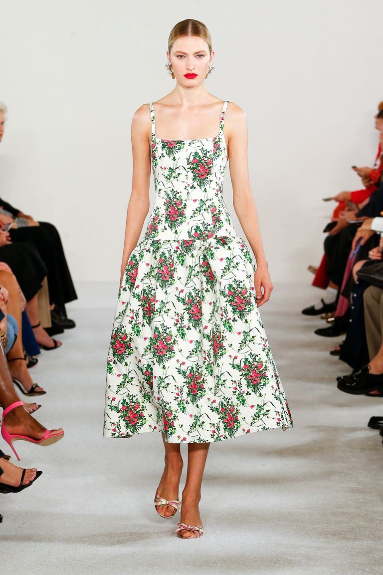 Encrypted_Hash's tweet image. Spring/Summer 2023 will usher in a big comeback of the 80s trend.

Drop-waist skirts used to be considered retro, but they're making a comeback in 2023.