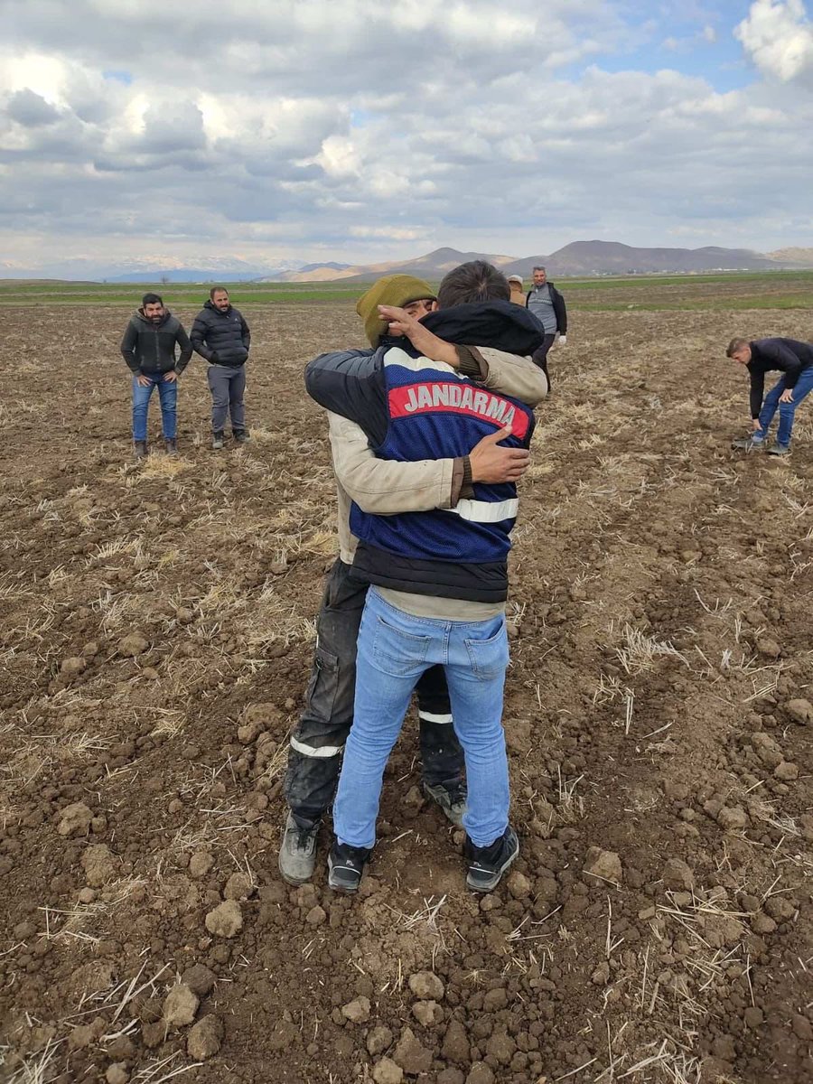 Nurdağı.

Bu birliği bozmaya çalışan münafıkların oyununa gelmeyin.