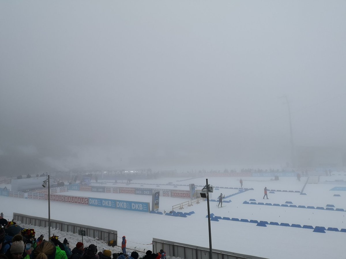 Ma_Krummel's tweet photo. Dicke Suppe am Rennsteig: Wer behält im Nebel von Oberhof den Durchblick? Dominator Johannes Thingnes Bö geht gleich mit Nummer 1 in den Sprint. @SID_Sportnews https://t.co/mxEpWO0dUL