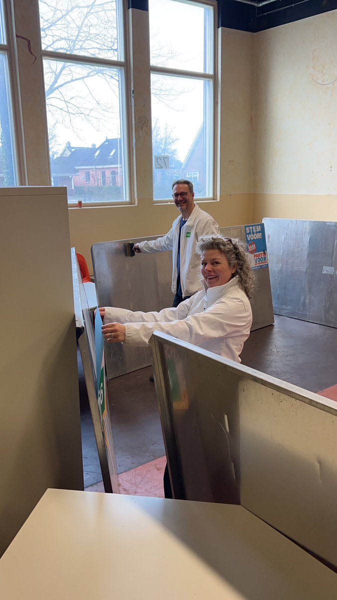 Vanochtend zijn alle verkiezingsborden <a href="/GemWkwartier/">Gemeente Westerkwartier</a> voorzien van <a href="/D66PSGroningen/">D66 Provincie Groningen</a> verkiezingsposters #stopstilstandStemvooruit!