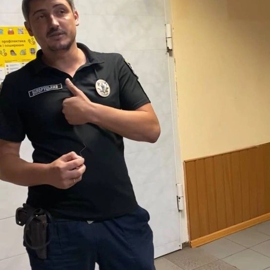 thepohoda's tweet photo. 🆘‼️ПРОШУ МАКСИМАЛЬНОГО РОЗГОЛОСУ!!!!!!! ось такі от "поліцейські" боронять мир у нас в тилу, я боюсь уявити скільки їх там таких, які просто покривають один одного https://t.co/vNKePj2cnI