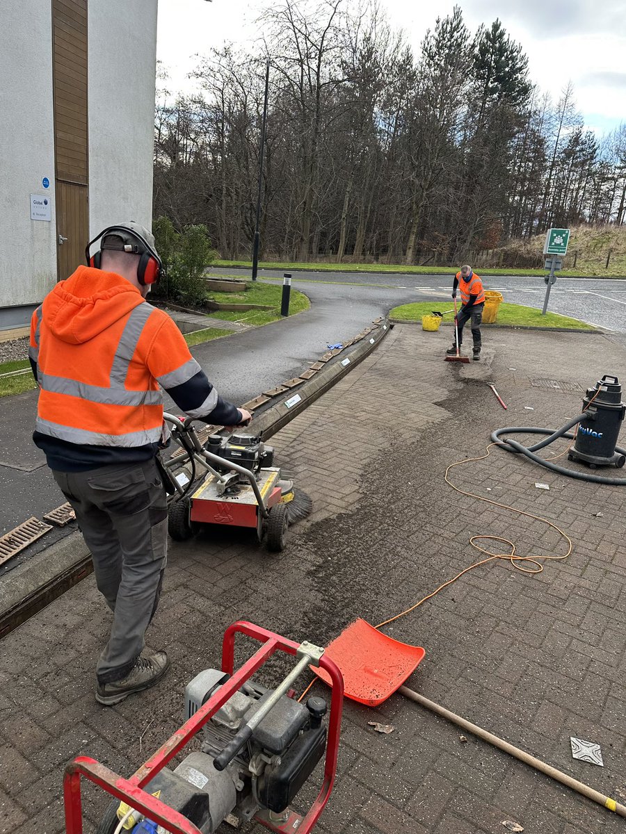 Inverallangm's tweet photo. Taking advantage of the mild dry weather to clean out the drainage channels and car park spaces for one of our clients in Stirling https://t.co/lrgBWFzZQx