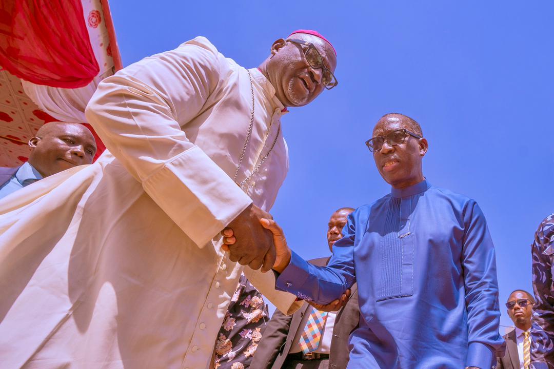 allfornigeria's tweet photo. Our Incoming VP Gov Okowa is a bridge builder who builds and fosters relationships across the geopolitical zones of the nation. Our able VP will join forces with our incoming president Atiku Abubakar to unify Nigeria.

#Okowalition https://t.co/YuNpzXmZe0