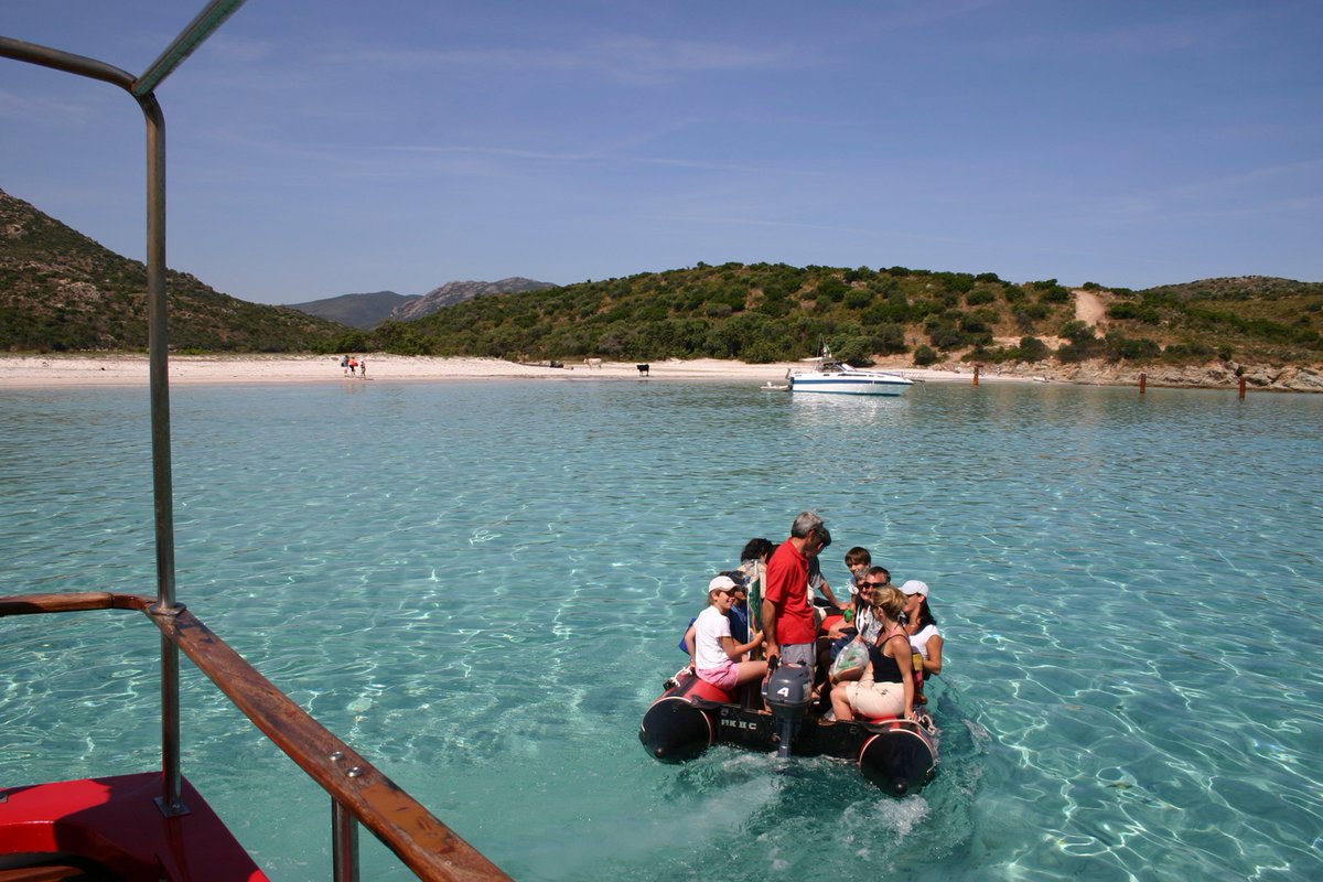 YourHolidayMag's tweet photo. Pleased to see @CorsicanPlaces has a new flight charter with BA CityFlyer British Airways for its summer 2023 holidays to Corsica. From May 14th to October 1st, the tour operator will operate weekly Sunday flights between London Stansted and Calvi, 
https://t.co/arqa0S2Vxc https://t.co/RSQ6p3iaZo