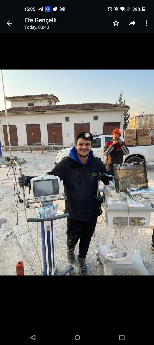 efebulduk's tweet photo. Kurtardığımız mekanik ventilatörler Antakya'ya kurulan Sahra Hastanesine iki ek yoğun bakım yatağı kapasitesi açacak 🙏

Taşıma için, Winning Circle öğrencilerinden doktor @IKIayhanMD'a da teşekkür ederim. https://t.co/QrBEs3Uvu0