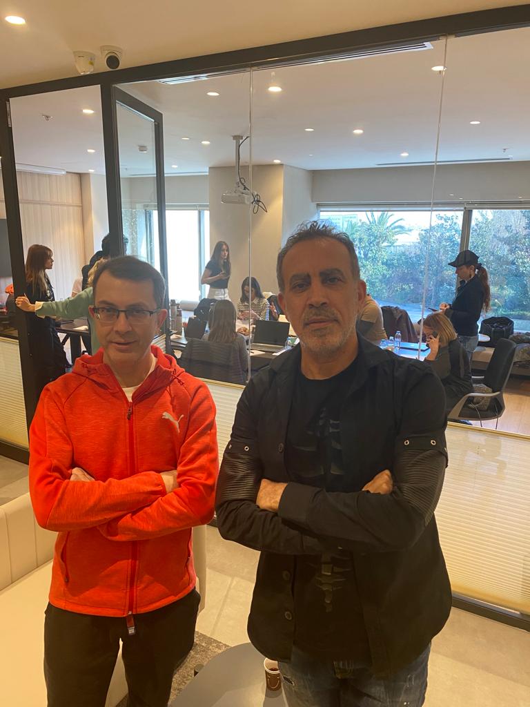 turgayguler's tweet image. O gece söylediğimi bir kez daha tekrarlayayım. 'Enkazdan bir çakıl taşı kaldırandan Allah razı olsun'
Sevgili @haluklevent 'in nazik davetine icabet ettim.
Konuştuk..
Çalışmalarını anlattı. Canla başla çalışan gönüllüleri gördüm.
Sonuç; her şey devletimiz, milletimiz için.
AHBAP