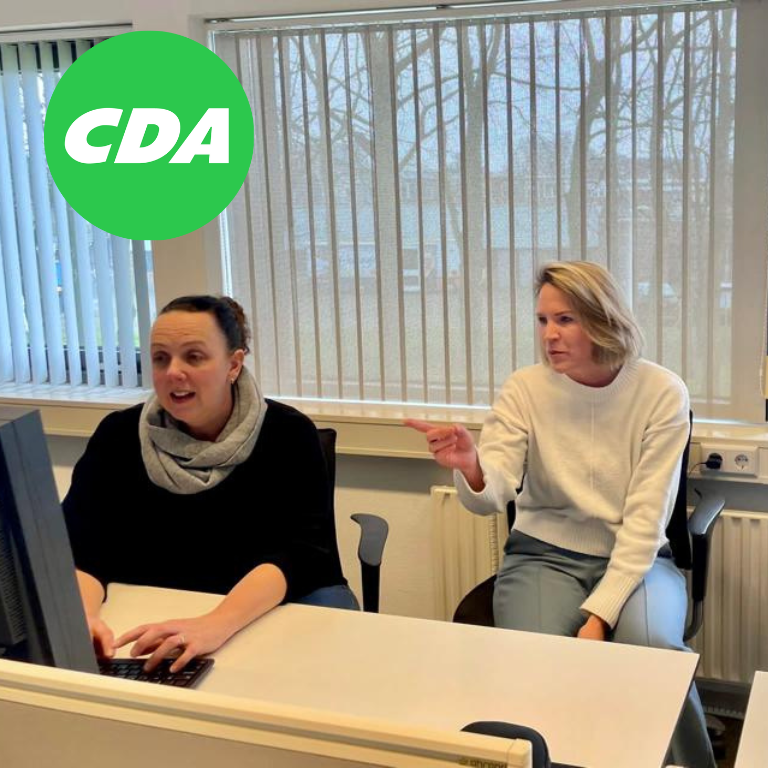 CDATilburg's tweet photo. 𝐖𝐞𝐞𝐫 𝐞́𝐞́𝐧 𝐝𝐚𝐠 𝐬𝐭𝐚𝐠𝐢𝐚𝐢𝐫!
Ons raadslid @AnneZouridis was gisteren weer één dag stagiair bij de Tilburgse woningcorporatie WonenBreburg. 
Bekijk hieronder haar verhaal of lees meer op de website! 
▶️ https://t.co/s9AElGzcT2 https://t.co/ZX5wtkUCg1
